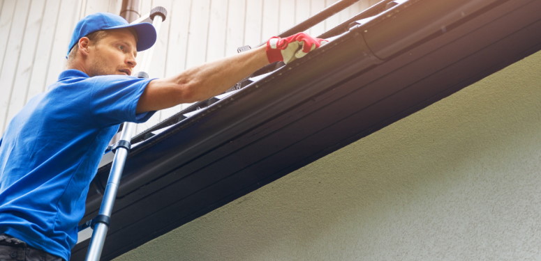 Gutter cleaning services in Lynnwood